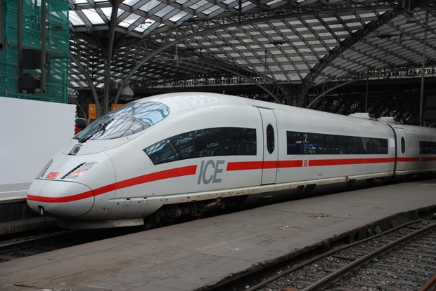 時速300キロ！ ドイツ新幹線 ICE : 鉄道好き亭主とお花好き妻の愉快