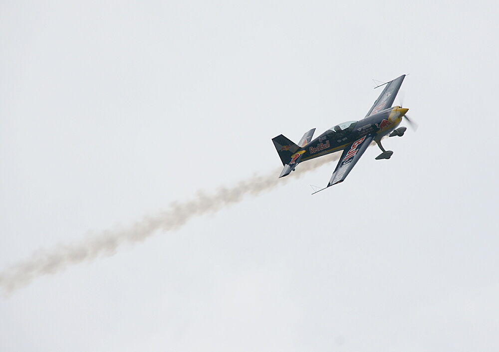 JA11DB Extra 300S in三宅島_d0137627_11136.jpg