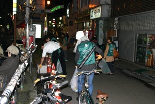 ゴミ拾いってカッコいい!_e0105047_2221261.jpg