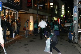 ゴミ拾いってカッコいい!_e0105047_2222659.jpg