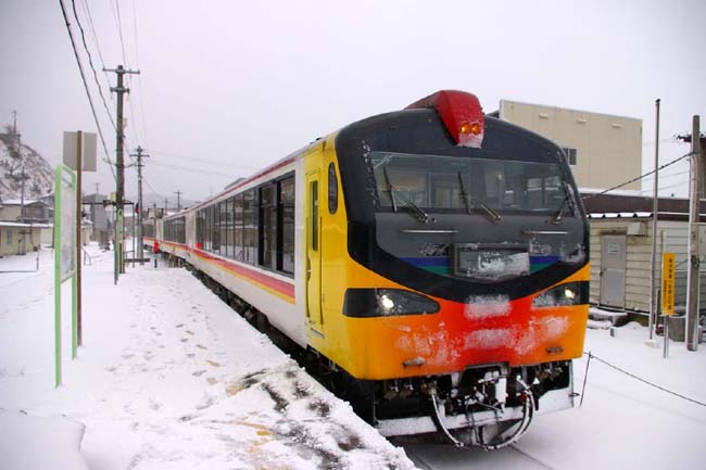 五能線の観光列車_f0130879_2343585.jpg