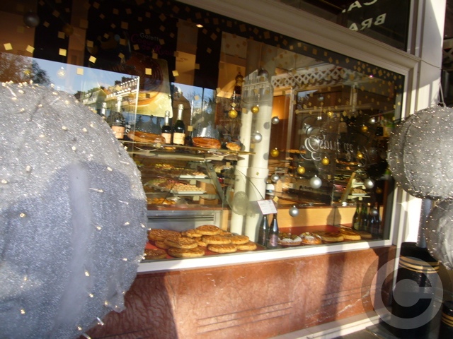 ■街角のガレットgalette des Rois(パリ)_a0014299_9142999.jpg