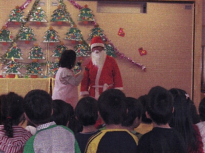 サンタがわかば幼稚園にやって来たぁ～編_e0127003_154691.jpg