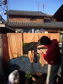 泥染め~実演~_b0022291_17233667.jpg