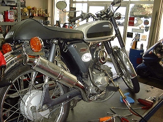 Yb 1 Four バイクショップの物語 Yb 1 Four バイクショップの物語