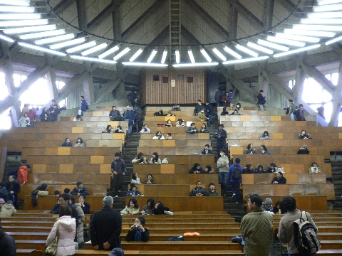 さらばピラ校！！学習院大学中央教室の見学会へ行ってきました_d0130259_5371346.jpg