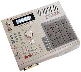 美品 メンテ済み AKAI MPC 2000XL CF搭載 カスタム画面 PAD