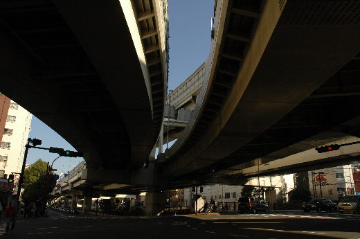 横浜市中区石川町１丁目交差点_d0030597_0532035.jpg