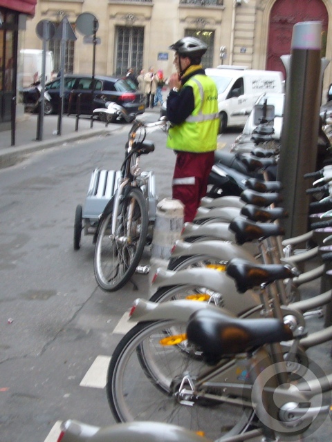 ■街角の自転車（パリ）_a0008105_23224965.jpg