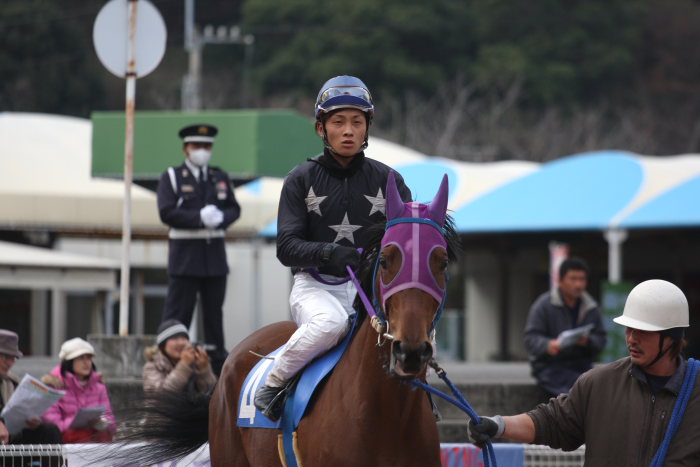 伊藤千尋騎手、期間限定騎乗4勝目～_a0077663_19113618.jpg