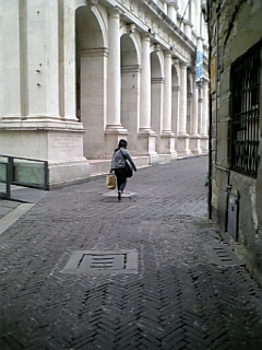 e0110619_2372894.jpg