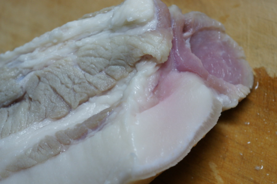 Meat of domestic pig and wild bore in Amami_b0060239_22563117.jpg