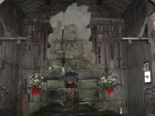 毘沙門様境内 冬の薫り_a0084753_1011578.jpg
