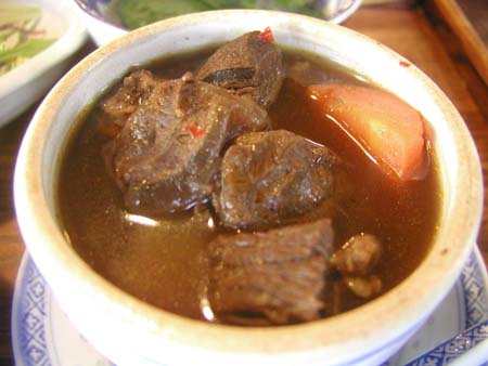 月和茶(ユウフエチャ)の牛肉煮込み定食_f0053279_3275697.jpg