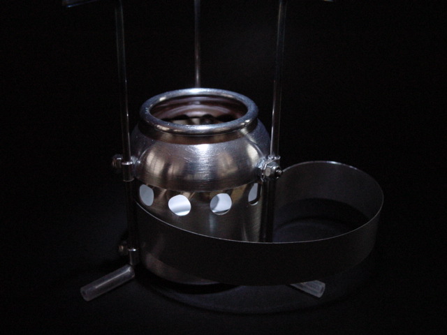 火力を設定するルーズベルト // alcohol stove【極小】Ti ピコ_f0113727_5104752.jpg