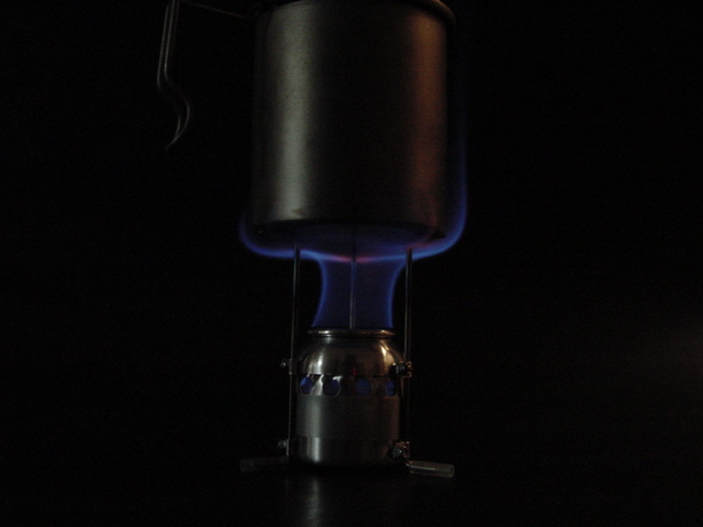 火力を設定するルーズベルト // alcohol stove【極小】Ti ピコ_f0113727_510957.jpg