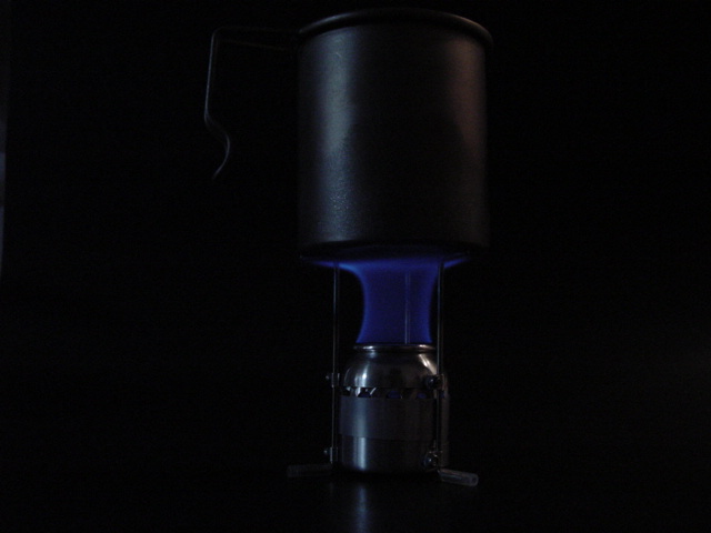 火力を設定するルーズベルト // alcohol stove【極小】Ti ピコ_f0113727_511275.jpg