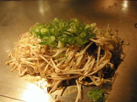 八昌の絶品もやし炒め!_f0053279_4295489.jpg