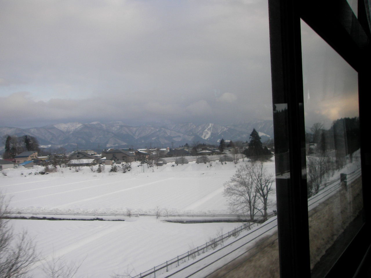 雪景色：東北新幹線と高速バスの車窓から_f0100593_2028442.jpg