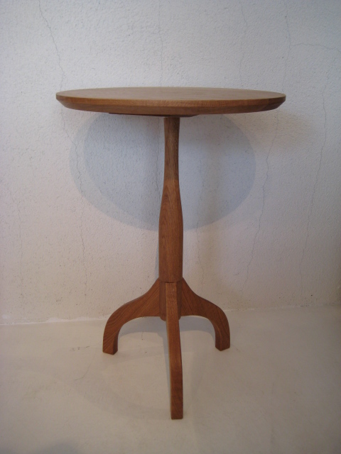 SHAKER TABLE_c0146581_1428641.jpg