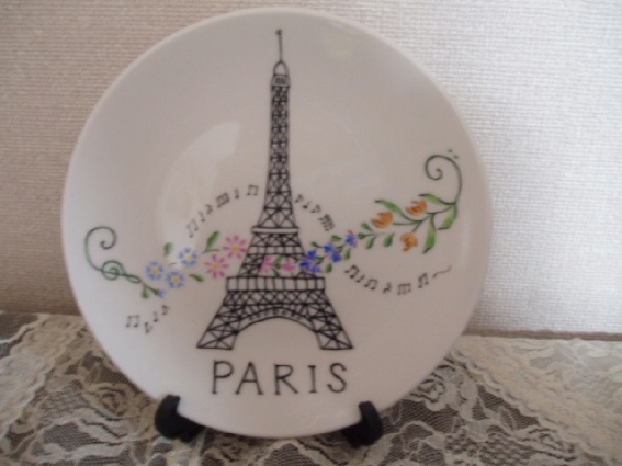 エッフェル塔と王様の靴の小皿_d0148729_12373621.jpg
