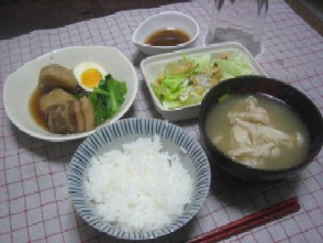 豚の角煮（里芋・ゆでたまご・小松菜）＆カリカリ油揚げとじゃこの和風サラダ_b0015146_17403878.jpg