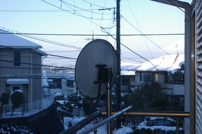 大雪の翌朝、自宅2階からは富士山がくっきり（2008・2・4）_c0014967_92455.jpg