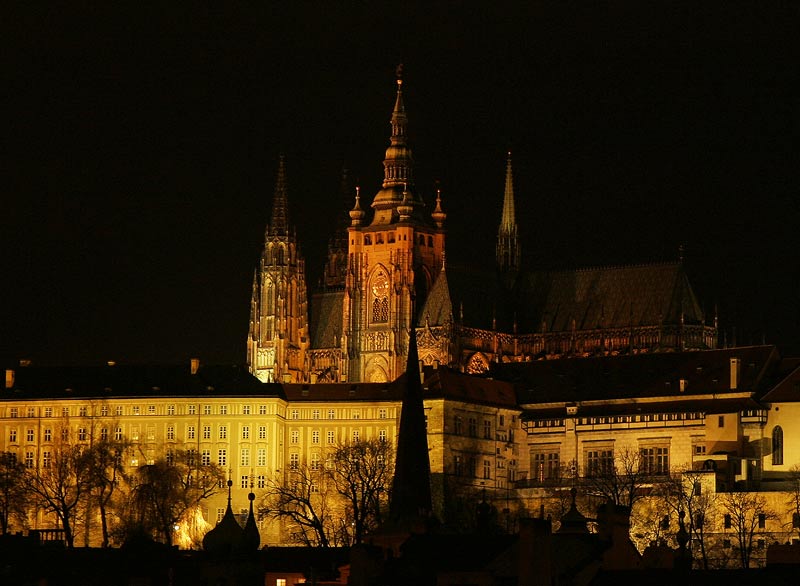プラハ城のライトアップ　12/12-no.10_d0117900_8245426.jpg