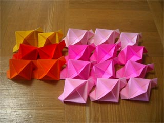 ”ピラミッド”の６枚組み（正８面体の形）と１２枚組み（斜方立方８面体の形）の作成。_b0035506_192115.jpg