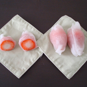 冬の和菓子『いちごの雫』_e0131432_10494655.jpg