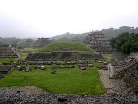 メキシコ4　エルタヒン遺跡_e0048413_21505146.jpg