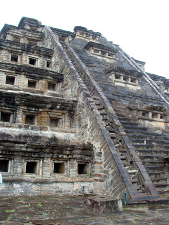 メキシコ4 エルタヒン遺跡_e0048413_21512629.jpg