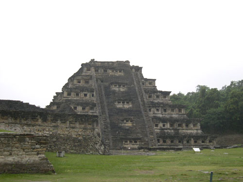 メキシコ4　エルタヒン遺跡_e0048413_2151614.jpg