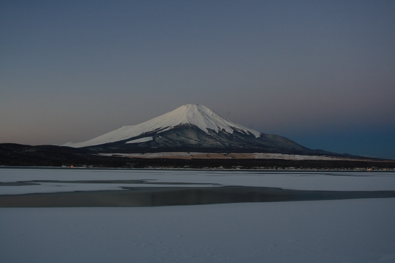 昨日の朝の富士山。_f0105478_2303899.jpg