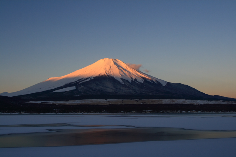 昨日の朝の富士山。_f0105478_2321685.jpg