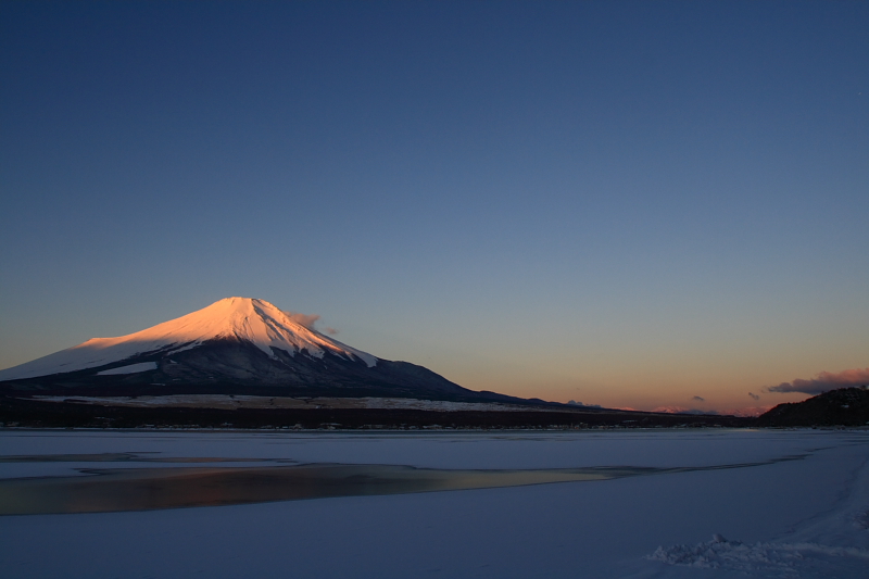 昨日の朝の富士山。_f0105478_2332046.jpg