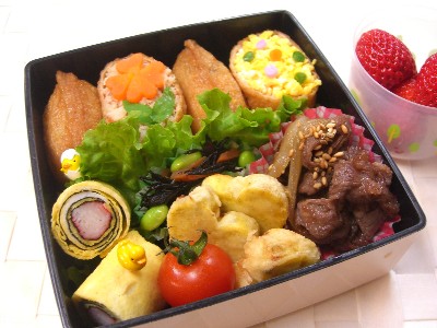 ミニ稲荷寿司のお弁当♪_b0076424_8205247.jpg