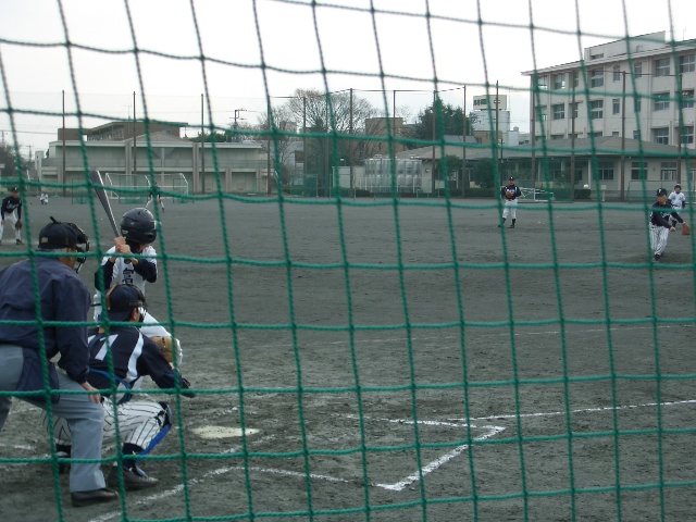 震える寒さの中で、富士中と野球の試合_f0141310_23132172.jpg
