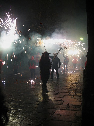 聖エウラリアの夜の火祭り、Correfoc_b0064411_225154.jpg