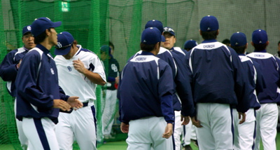 続・沖縄ブロ野球春期キャンプ視察！_b0040615_22552928.jpg