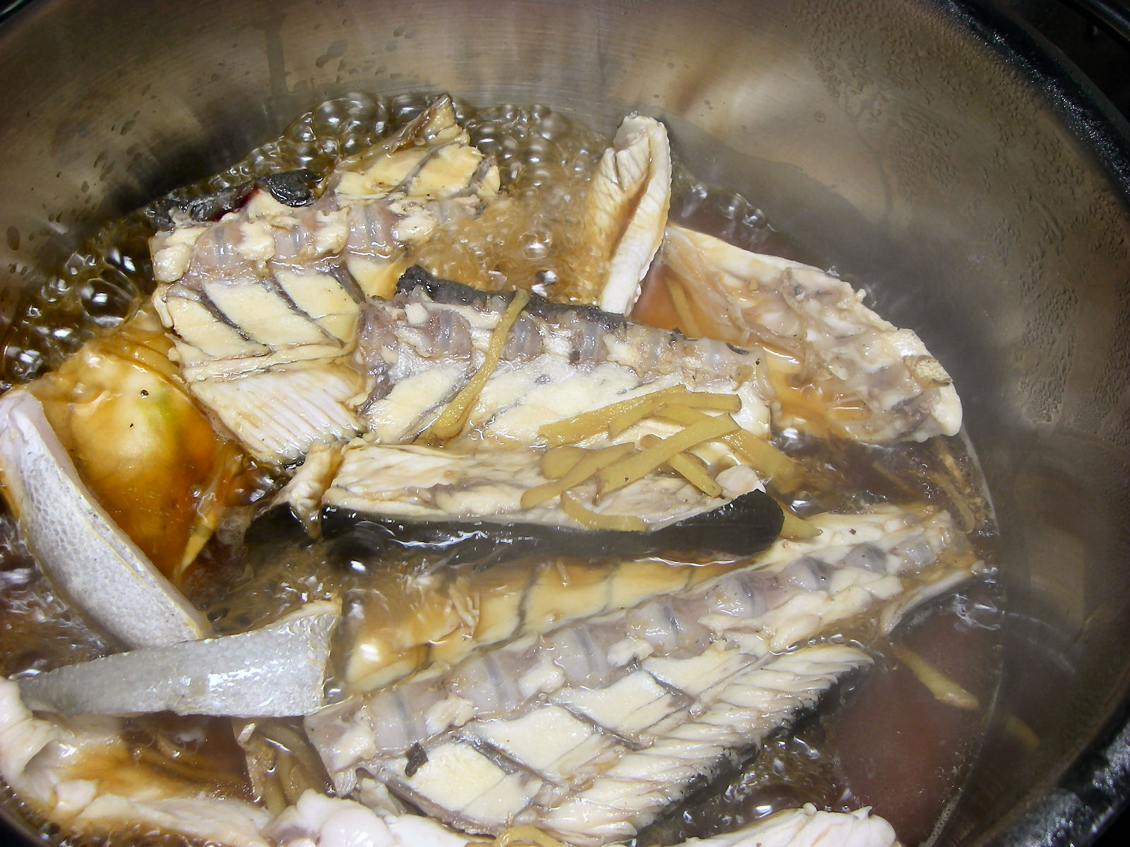 カンパチのアラ煮 飲食万歳 カンパチのアラ煮 飲食万歳