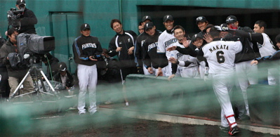 続々・プロ野球春季キャンプ、練習試合の巻_b0040615_03173.jpg