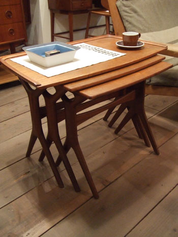 nesting table (Denmark)_c0139773_201155.jpg