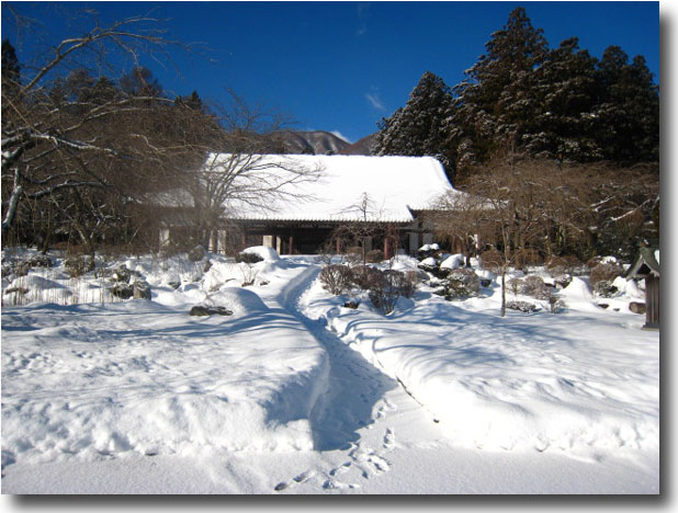 雪景色の光前寺_d0149663_16585651.jpg