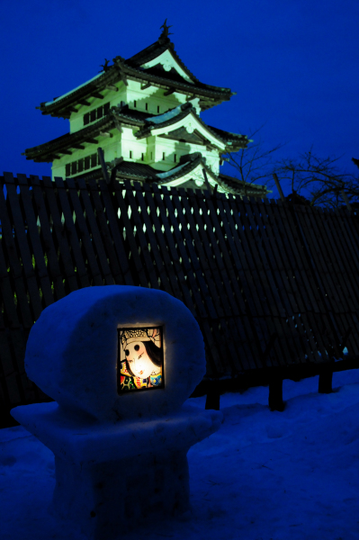 『弘前城　雪燈籠まつり』　－その青の世界－_f0149209_2332514.jpg