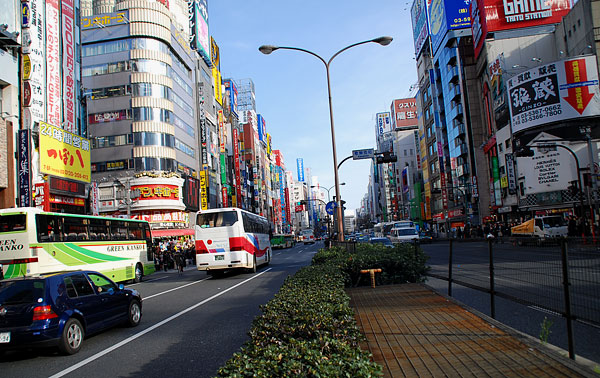 「新宿」再度、靖国通りを．．_c0009981_675612.jpg