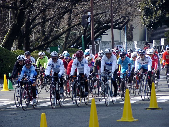 神宮外苑に集まった自転車_2_f0114393_2253757.jpg