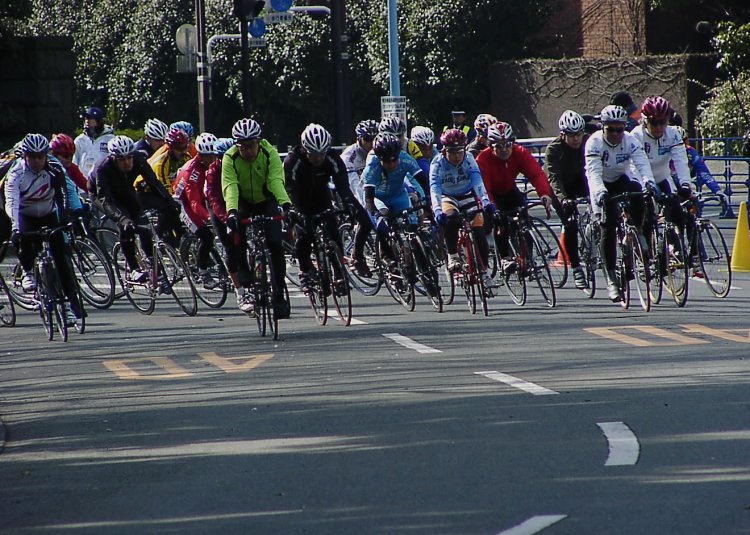 神宮外苑に集まった自転車_2_f0114393_23103842.jpg