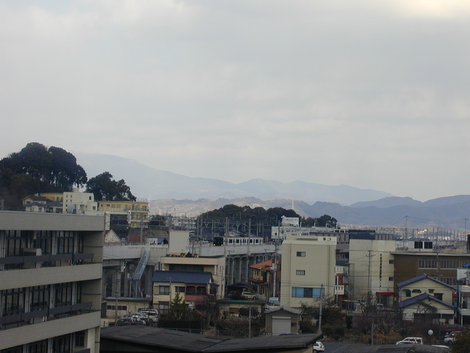 高架を列車が走る風景_b0114756_812566.jpg