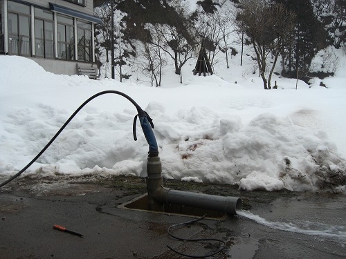 大雪の中での井戸改修_a0084753_11445257.jpg